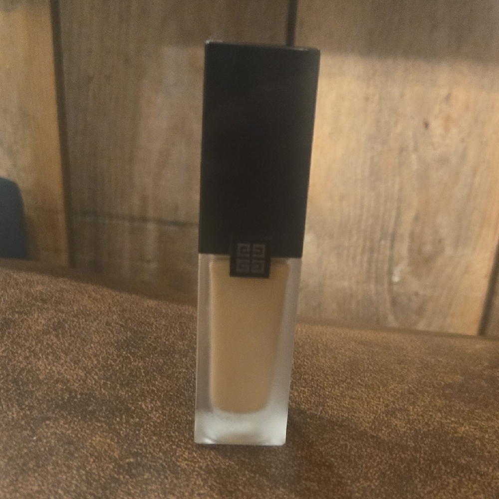 Givenchy Foundation - Picture 3 of 7